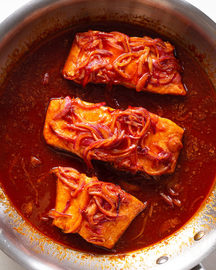 Salmon in sauce with onions