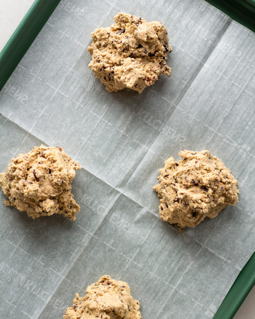 Balls of dough on cookie sheet